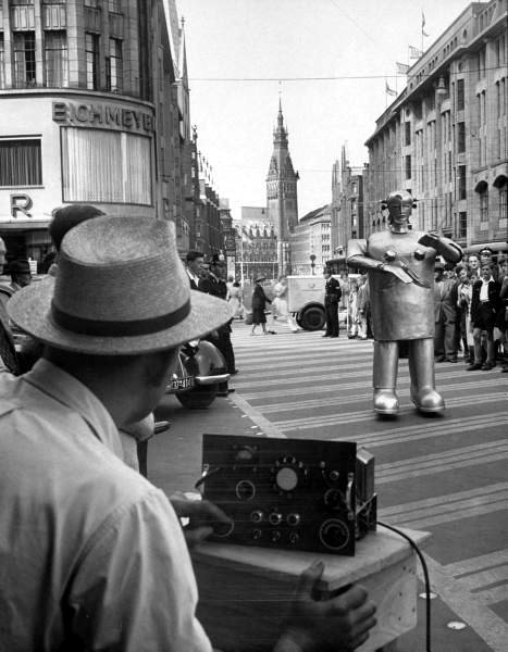 Robot Sabor being controlled by owner Paul Waltensperger_1952